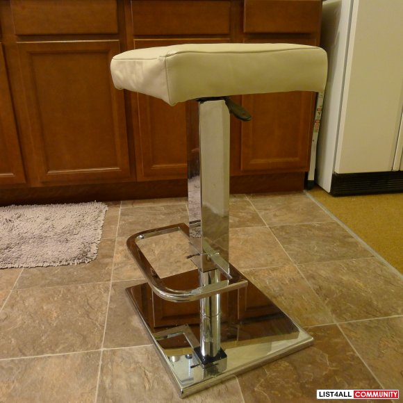EQ3 Modern Bar stools (3)