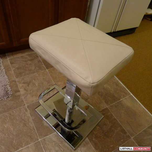 EQ3 Modern Bar stools (3)