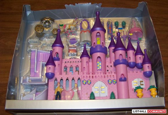 dream castle new , never been used ( BOX in poor condition!! )