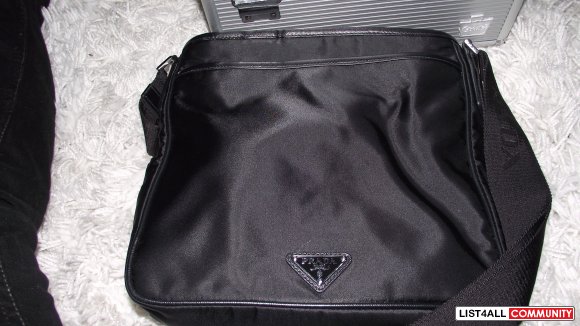AUTHENTIC PRADA WOMENS MESSENGER BAG (BLACK)