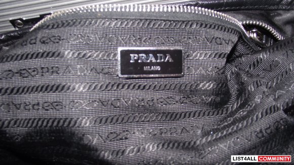 AUTHENTIC PRADA WOMENS MESSENGER BAG (BLACK)