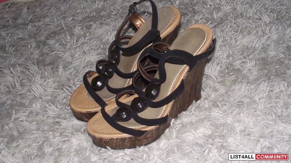 LIKE NEW PLATFORM SANDLES DRESS SHOES