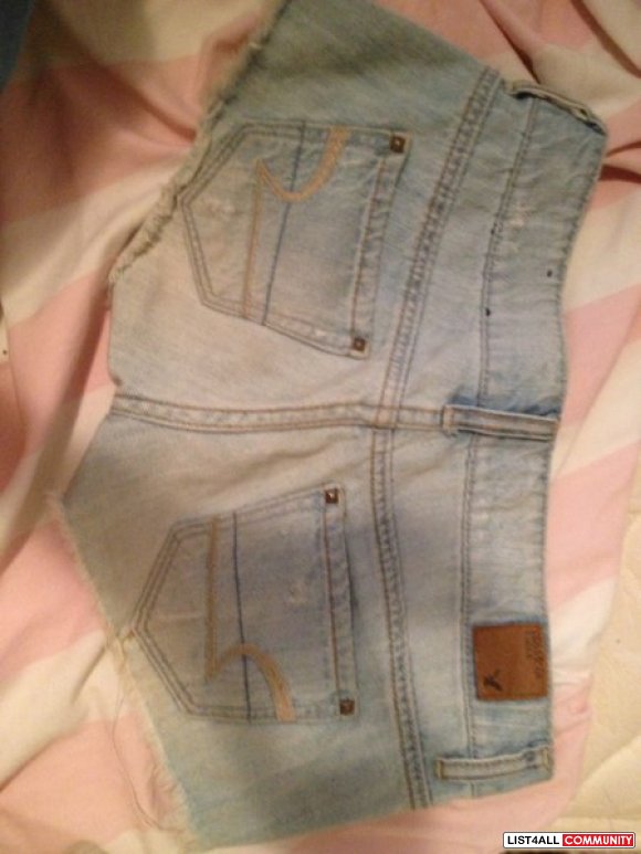 Super cute American Eagle shorts with frails&studding