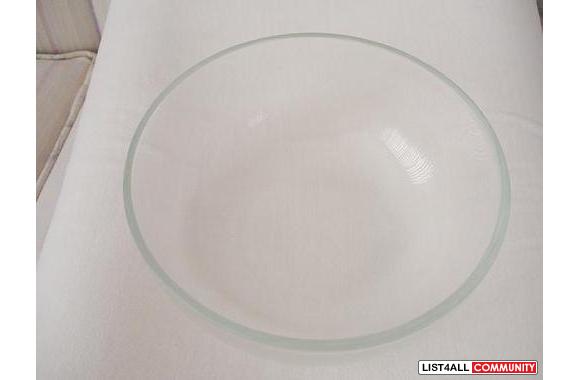 Wedding centerpiece8 inch round glass bowls I have 32 glass bowls avai