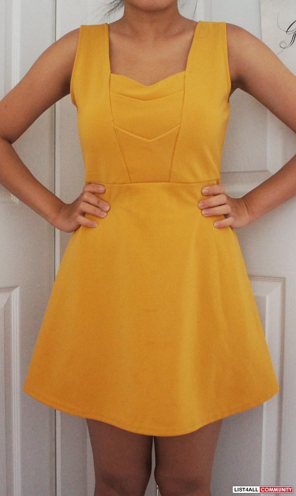 Mustard-coloured flared dress