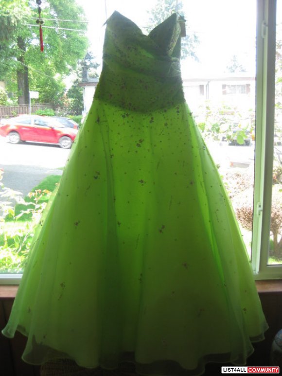 Green Princess Style Prom Dress Size S