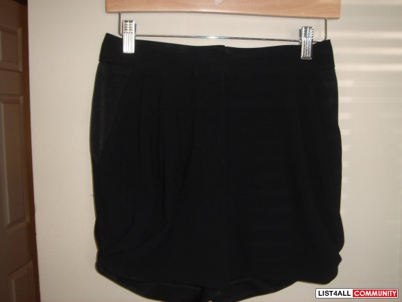 Aritzia Wilfred Black Bloomer Shorts - Size 0