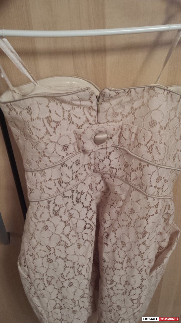 NWT Strapless lace detailed dress in size SMALL