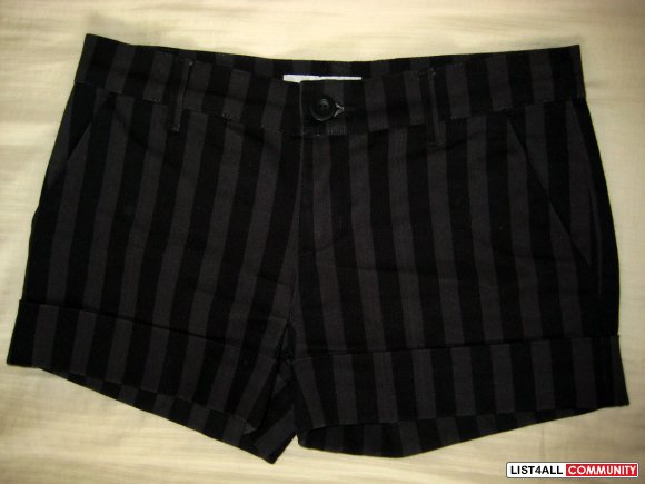 Size4 ZARA Black grey stripe shorts