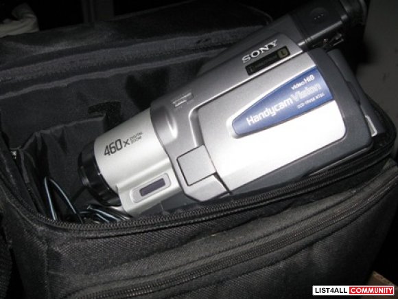 Sony Video Cam Incl. Bag/Charger/Car Adapter/Tapes/AV Cord/2nd Batt