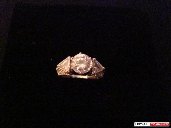 925 Silver Cubic Zirconia Ring. Ring size: 7