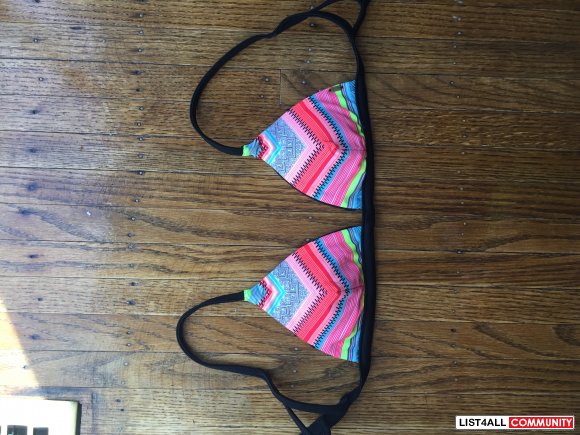 Ripcurl Triangle Top Red V in Middle - NWOT - XS